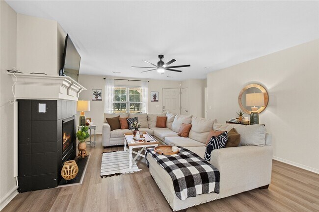 Building Photo - 4462 W Alberta St