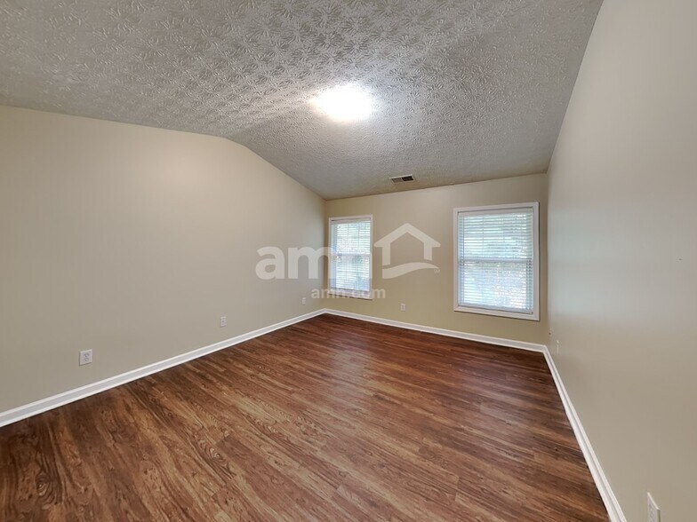 Building Photo - 6932 Silver Bend Pl