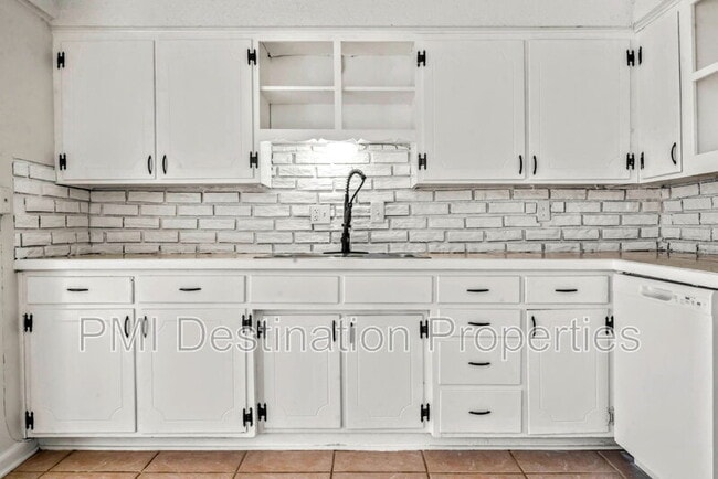 Building Photo - 3542 N 60 St