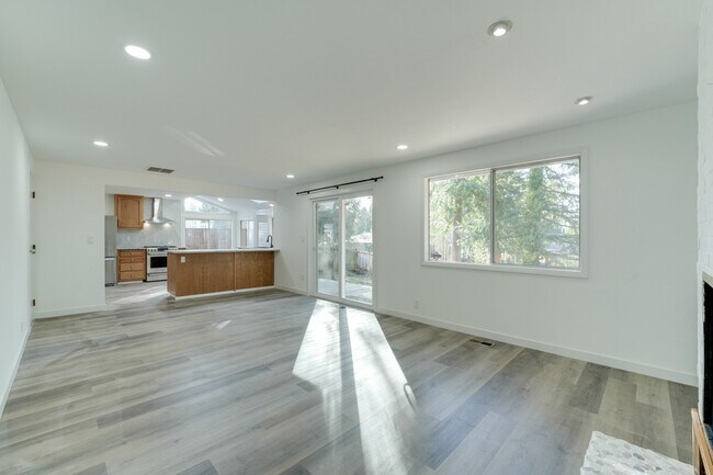 Building Photo - 12225 105th Ave NE