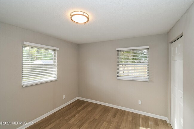 Building Photo - 335 Bonnlyn Dr
