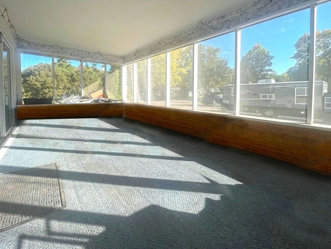 Building Photo - Location, Location, Wayzata Schools, View Of Medicine Lake
