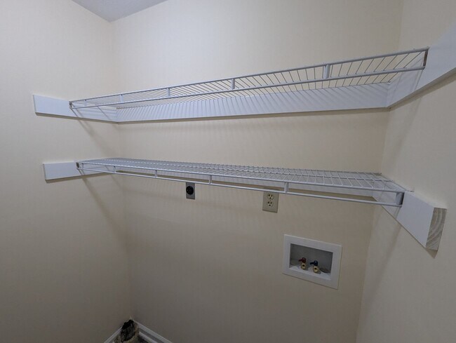Building Photo - 22B Iris St