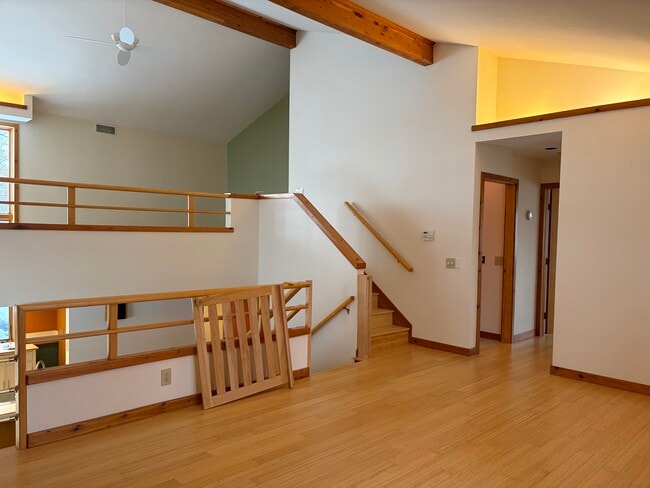 Building Photo - 6526 Bettys Ln