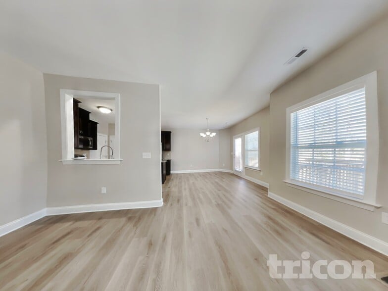 Building Photo - 685 Century Dr