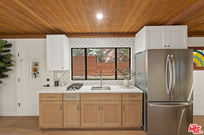 Building Photo - 8506 Oak Ct
