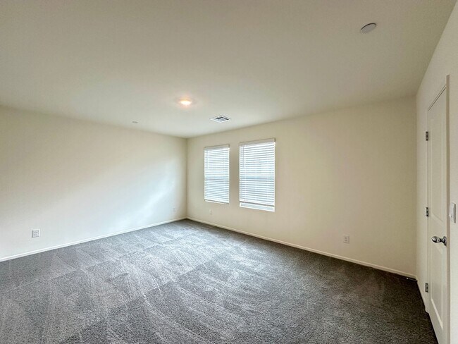 Building Photo - Serene Fort Apache