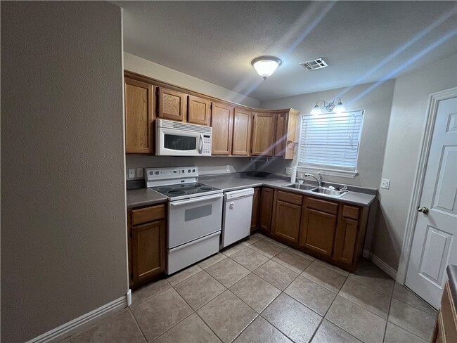 Building Photo - 2060 Ravenwood Blvd