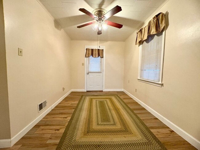 Building Photo - 3 Bedroom 2 Bathroom Cape Cod Available in York!