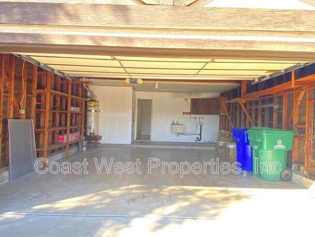 Building Photo - 6570 Oakridge Rd