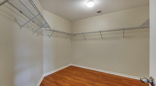 Building Photo - 6439 Azura Lake Rd