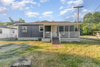 Building Photo - 4-Bedroom, 2-Bath Home in South Dallas with Convenient Access to Major Highways and City Amenities