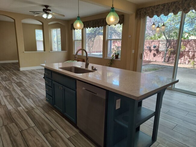 Building Photo - 4 Bedroom 3 Bathroom In Rocklin!