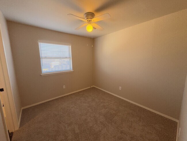 Building Photo - Updated 3-Bedroom, 2-Bathroom Duplex with a Spacious Fenced Backyard!