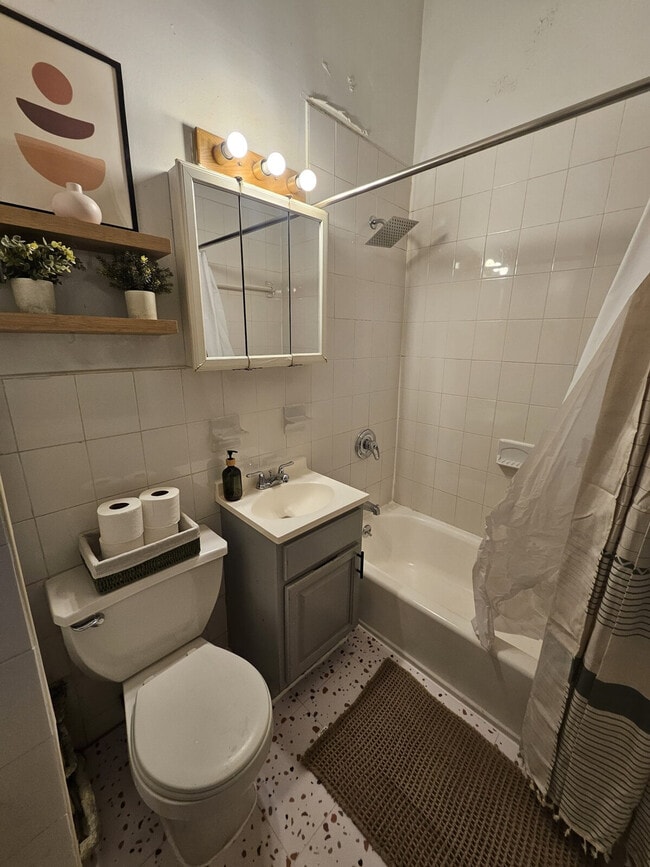 Building Photo - 639 2nd Ave