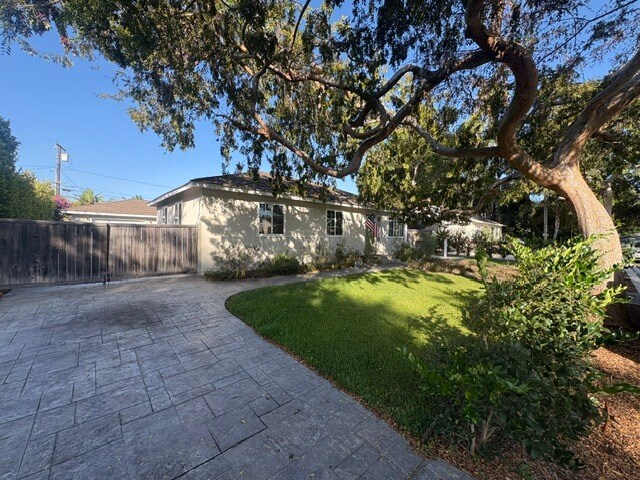Building Photo - 223 Lillian Pl