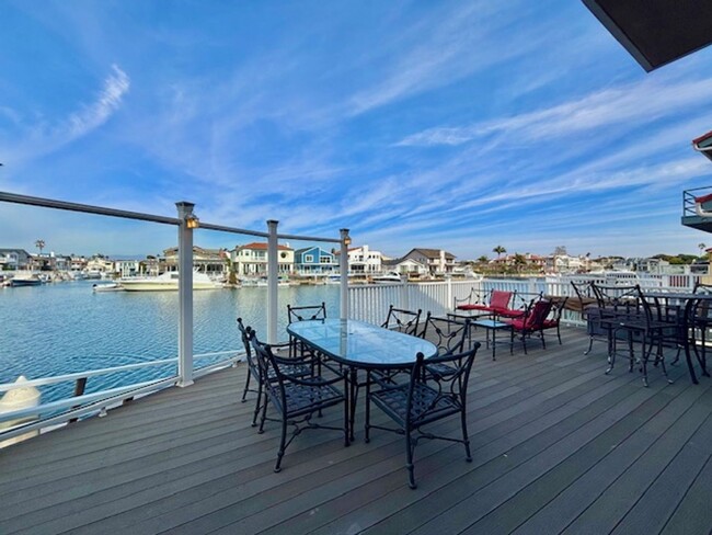 Building Photo - Oxnard | 4 Bed + 3 Bath | WATER FRONT | Fu...