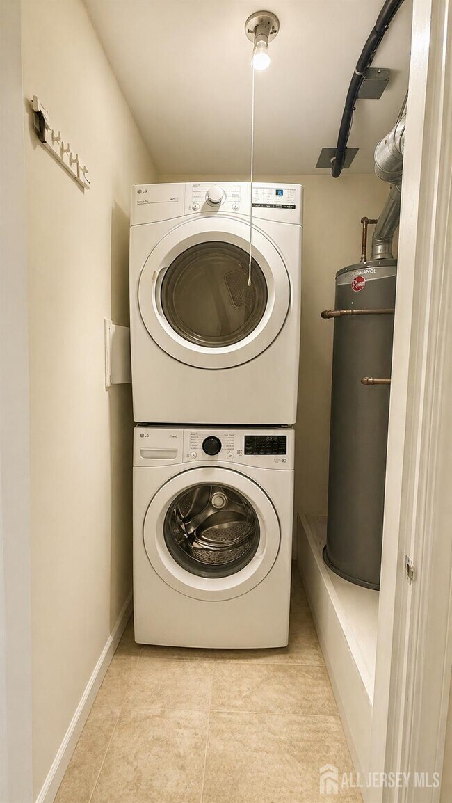 Building Photo - 161 Applegate Ln