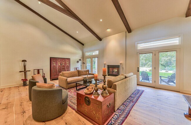 Building Photo - Luxury Living in Corral de Tierra!