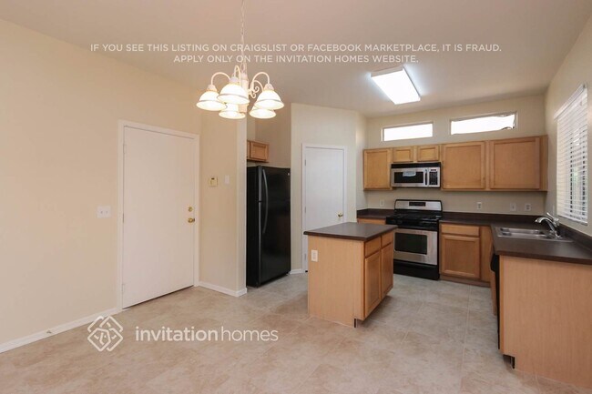 Building Photo - 4170 E Betsy Ln