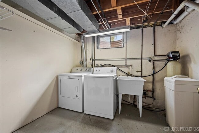 Building Photo - 30 Crofton Ct