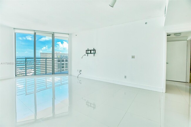 Building Photo - 325 S Biscayne Blvd