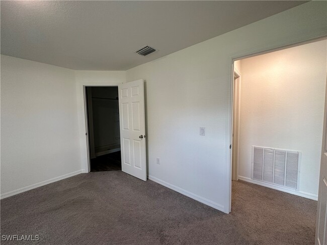 Building Photo - 1705 NE 33rd Ln