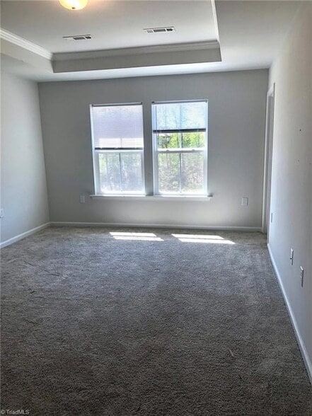 Building Photo - 825 Falls Grove Trl