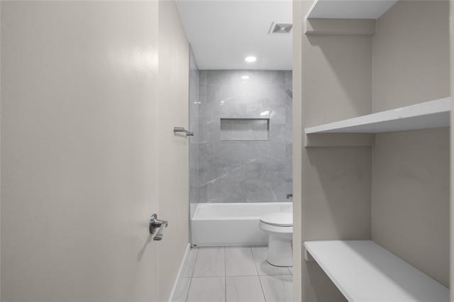 Building Photo - 2302 Valleywood Dr