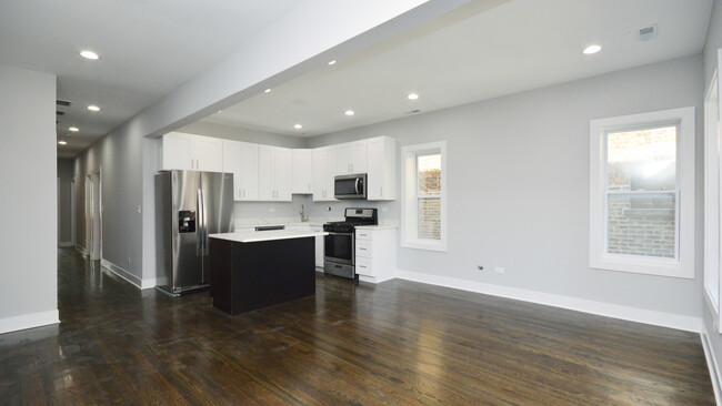Building Photo - 4906 N Rockwell St