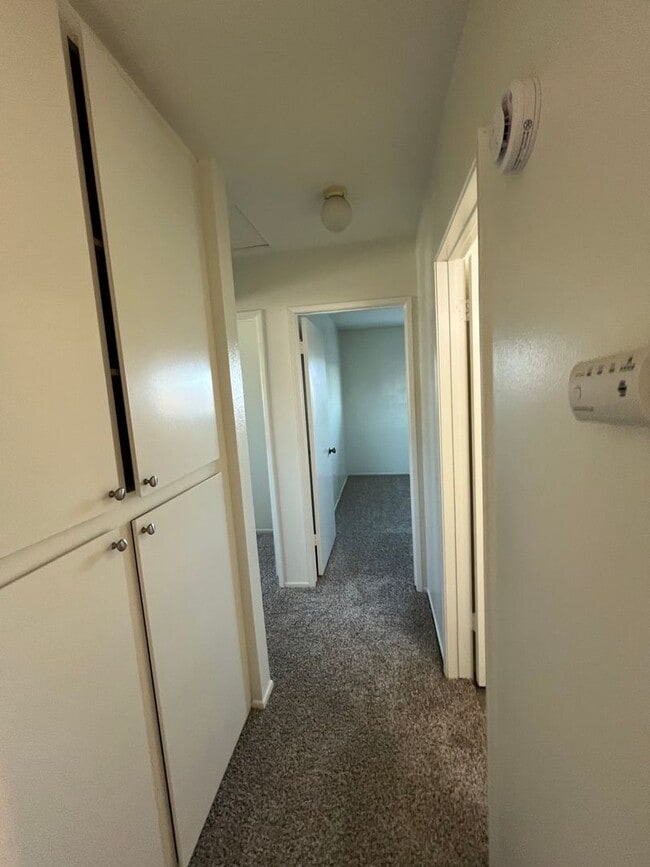 Building Photo - Beautiful 4 Bd Townhouse