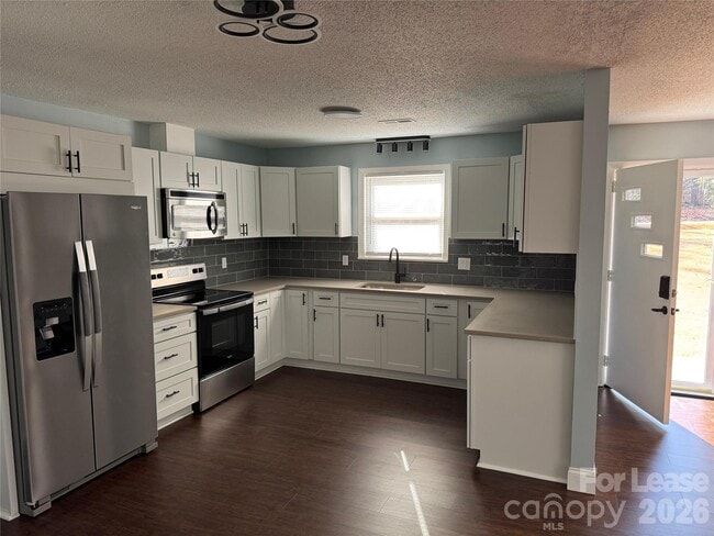 Building Photo - 4488 Giles Ave