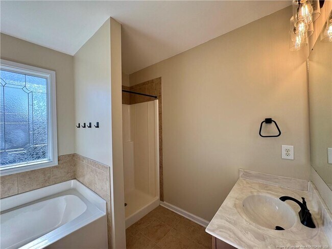 Building Photo - 105 Bluebonnet Oak Ct
