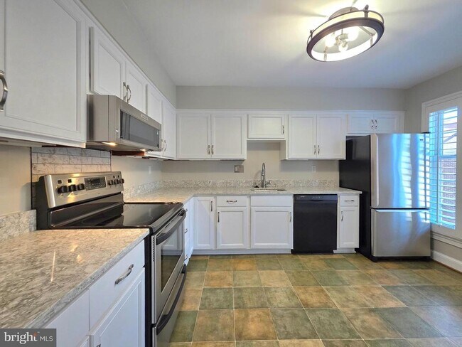 Building Photo - 117 Shooters Ct