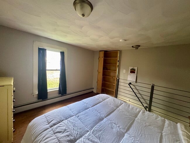 Building Photo - 10 Meadow St