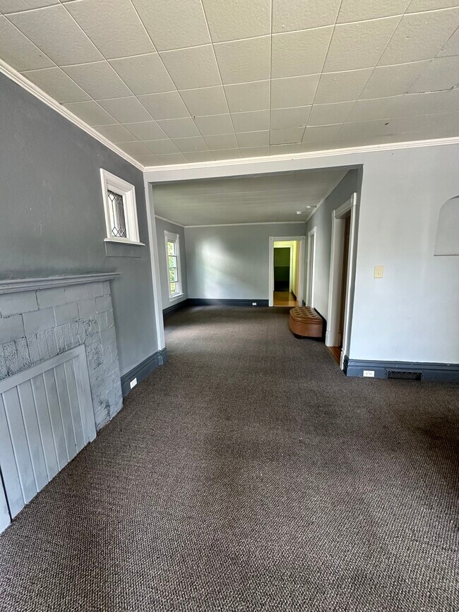 Building Photo - 1608 Main St