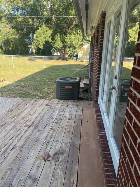 Building Photo - 2501 Sheridan Rd