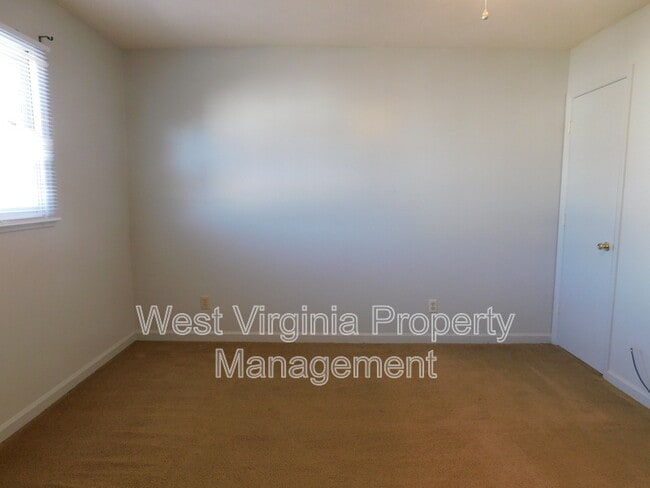 Building Photo - 219 Cardinal Wy