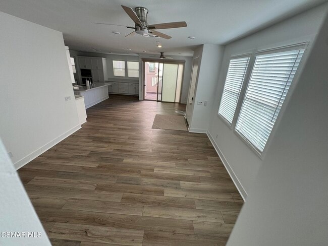 Building Photo - 701 Edward Scholle Dr