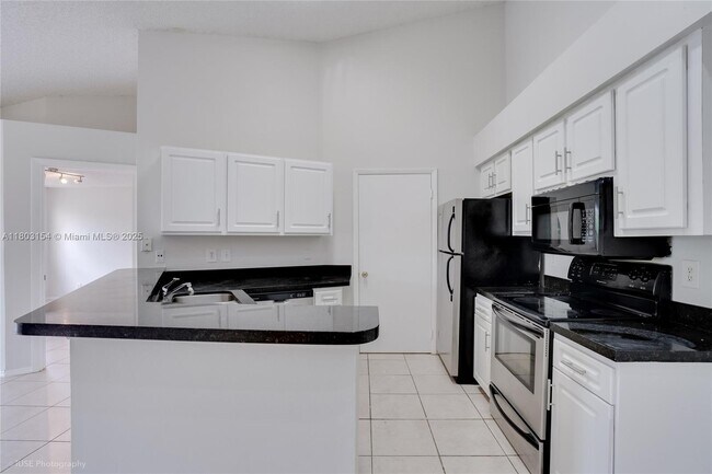 Building Photo - 9999 Summerbreeze Dr