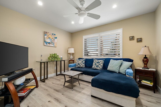 Building Photo - 255 Vía Rengo