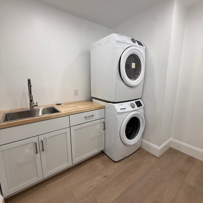 Building Photo - 7499 Pinehill Rd