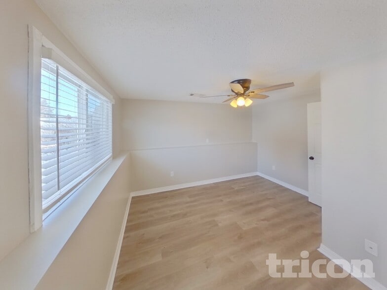 Building Photo - 1442 Laurel Ave