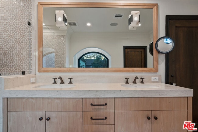 Building Photo - 4265 Denny Ave