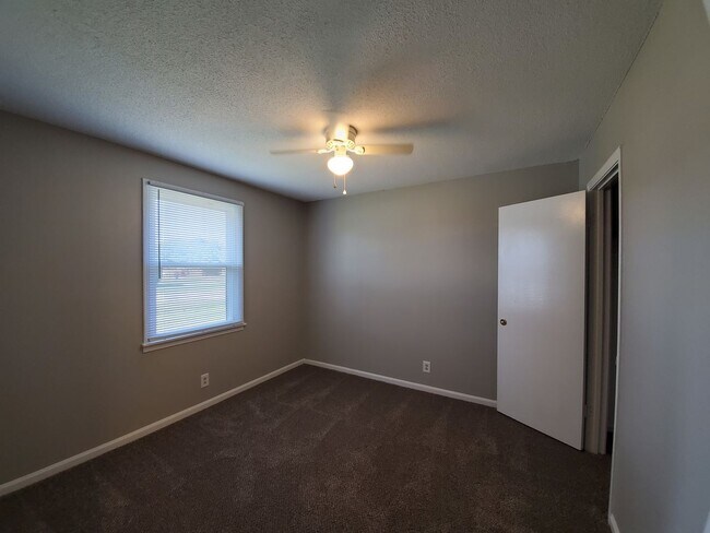 Building Photo - Tandy Drive Apartments