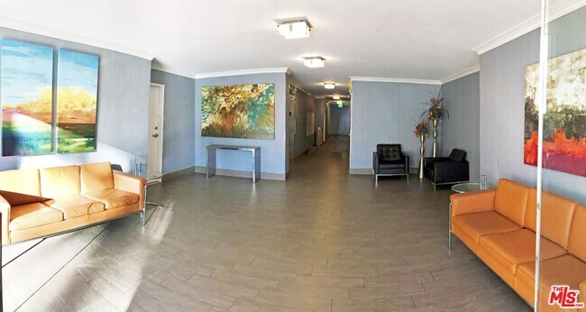 Primary Photo - 468 S Roxbury Dr