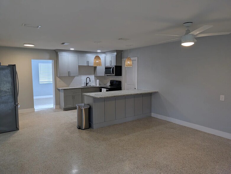 Building Photo - 4519 Venetian Blvd NE