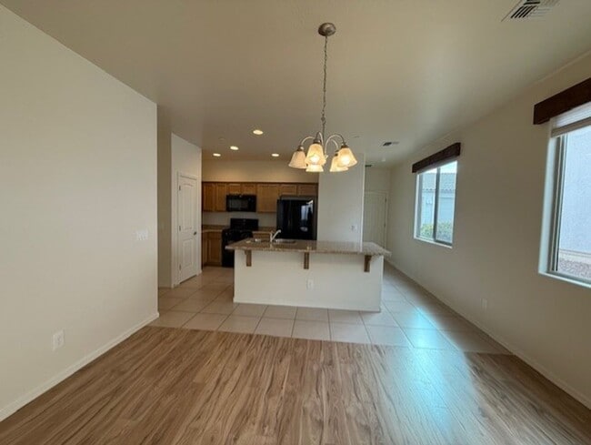 Building Photo - Price Reduced!! 3 bed 2 Bath in The Villas on Elm Contact Property Pros Property Management