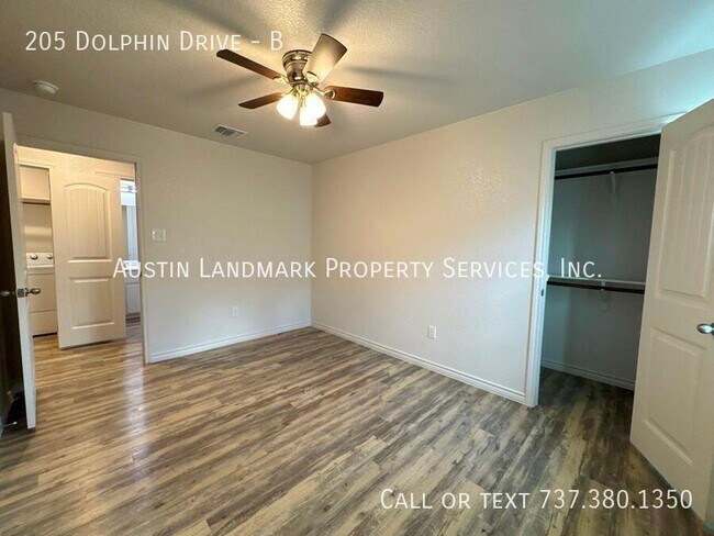 Building Photo - 205 Dolphin Dr