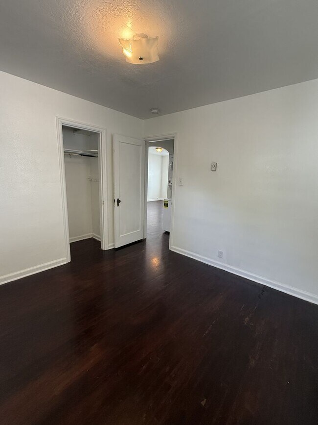 Building Photo - 428 S 10th Ave